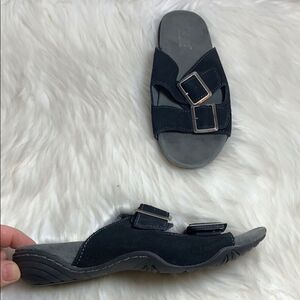 J-41 Adventure On Pingree Suede Slides Size 6